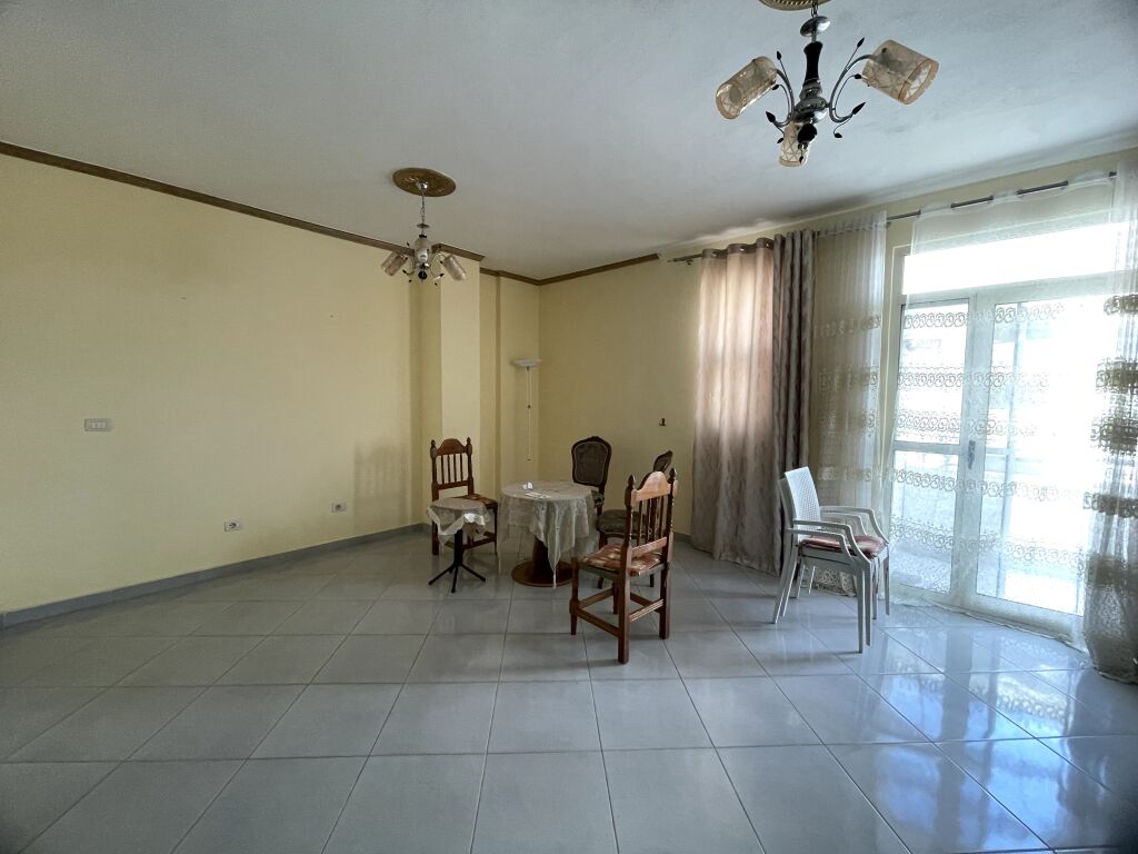 Jepet me qera, Apartament 2+1 + Depo, Tek Kazazi – Durrës.