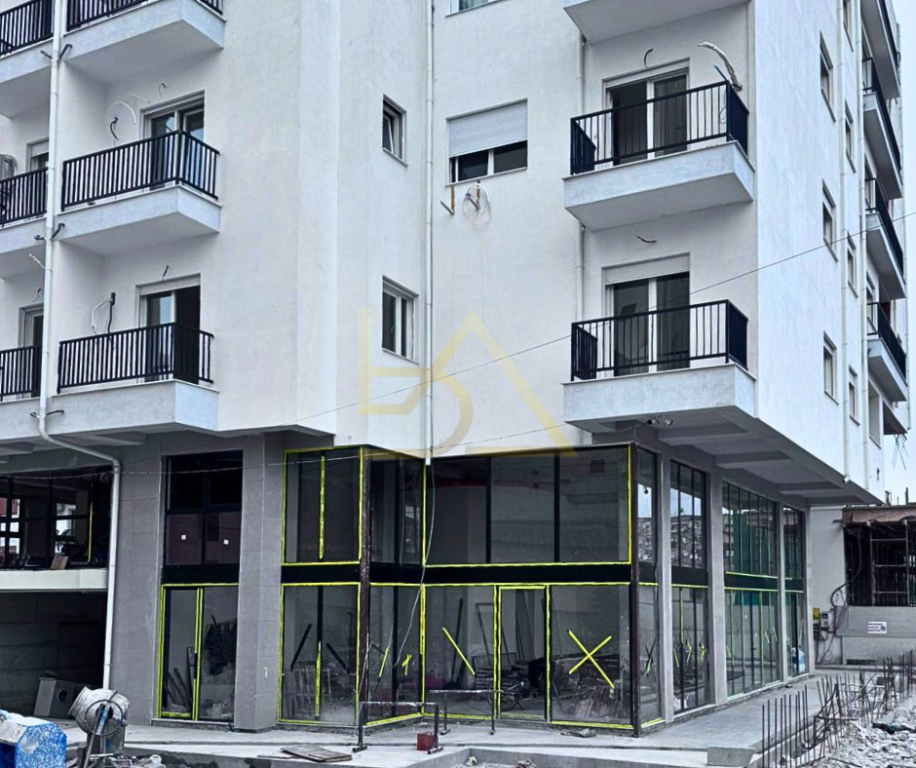 Shitet Ambient Biznesi – pranë Burgut 313, Bulevardi i Ri, Tiranë