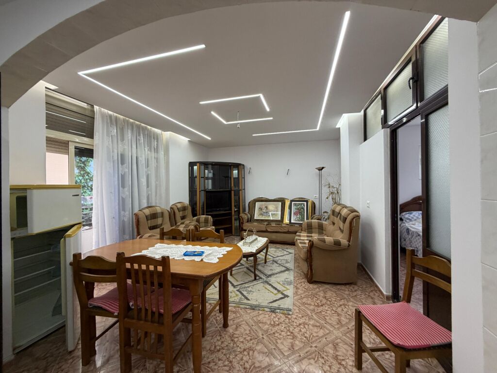 🏡 Appartamento 2+1+2 in affitto vicino al Tribunale di Durrës