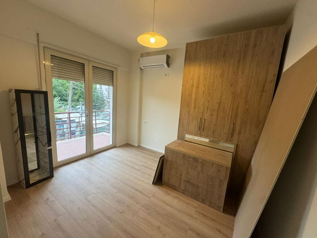 Shitet Apartament 3+1+2 tek Liqeni i Thate