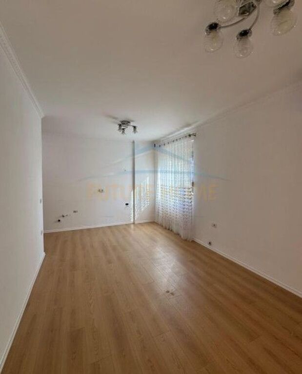 Shitet, Apartament 2+1, Fresku, Tirana.