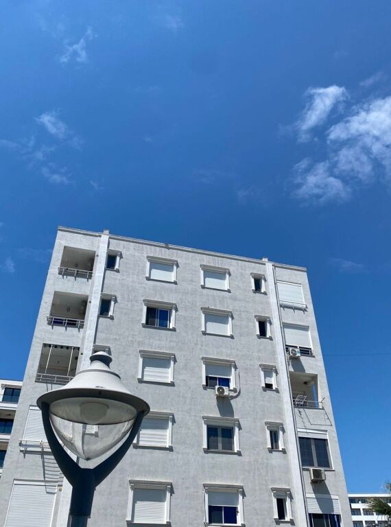 🏡 Vendesi in vendita Appartamento 1+1  📍 Via Skënderbeu, Golem