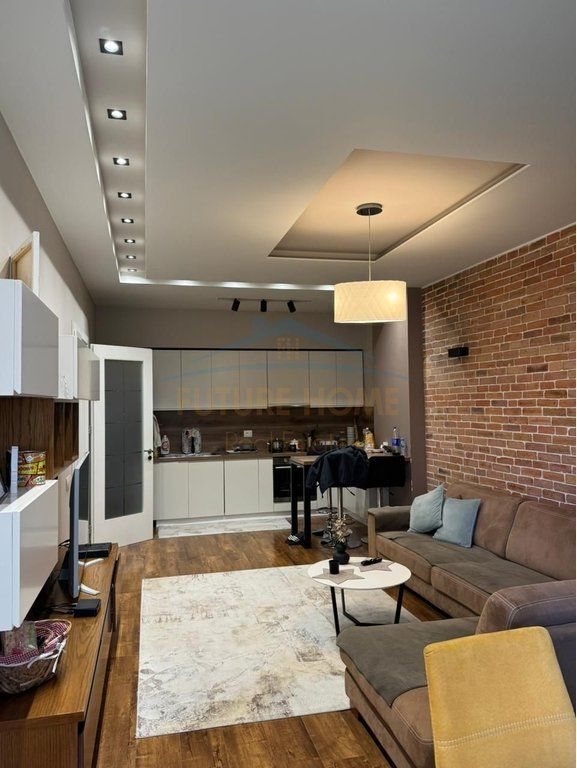 Shitet, Apartament 2+1, Unaza e Re