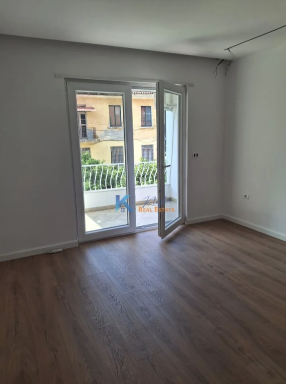 Villa fantastica in affitto in Via Elbasan (vicino al Parco del Lago Artificiale)

