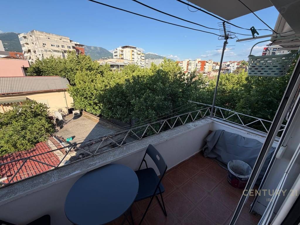 Apartament 2+1 per shitje te Ali Demi