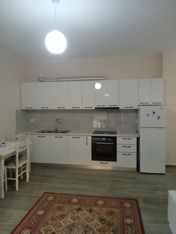 🏡 IN AFFITTO – APPARTAMENTO 1+1 | LUNGOMARE, VLORË 🌊