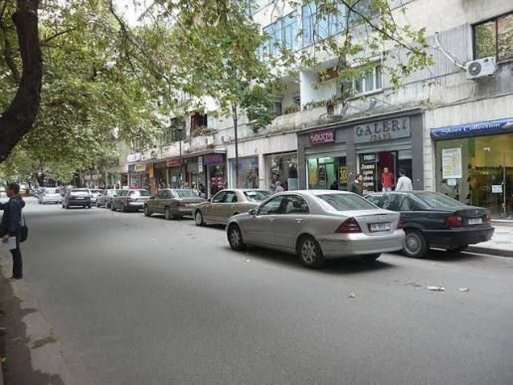 Negozio in affitto in Via M.Shyri