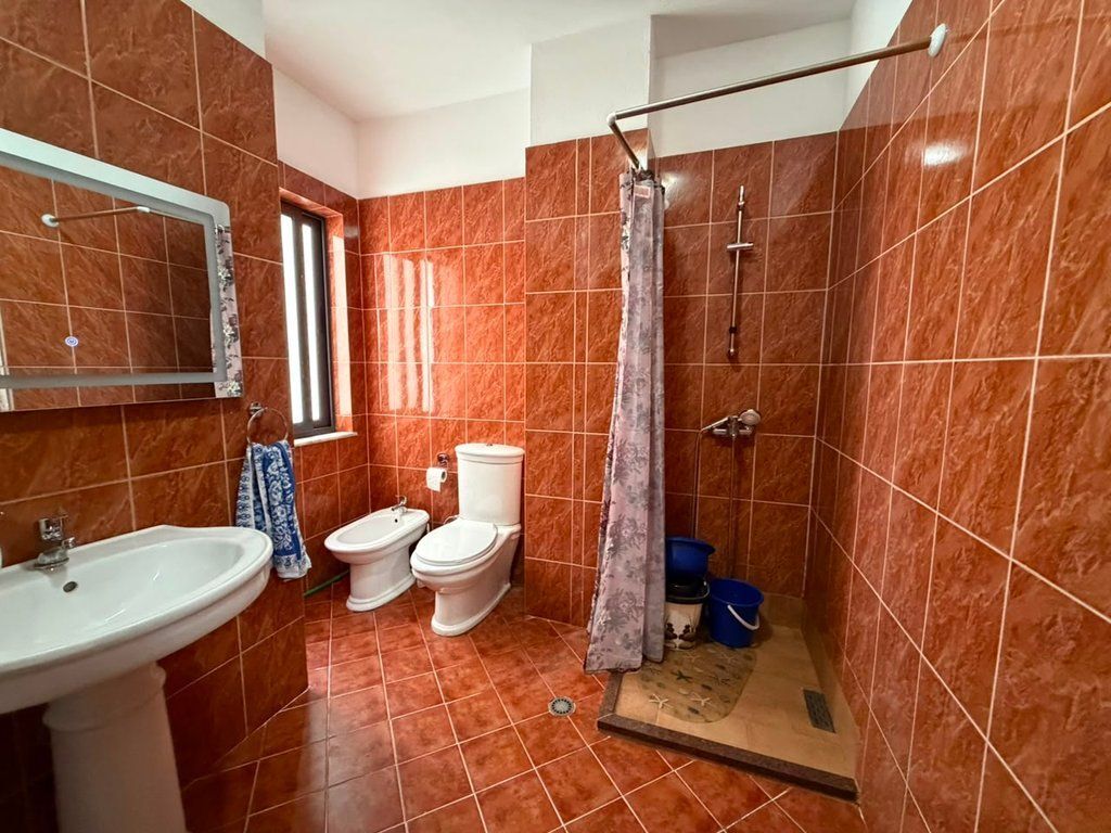 Shitet, Apartament 2+1, Yzberisht, Tiranë.