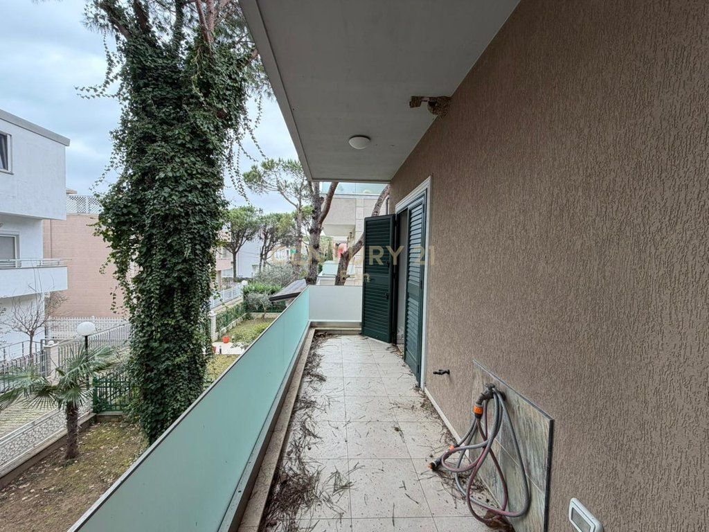 Villa in Vendita a Qerret !
