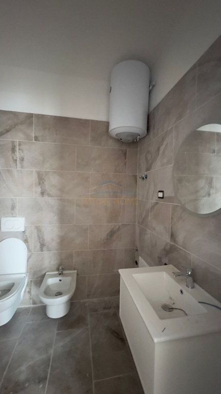 Shitet, Apartament 2+1, Sauk.