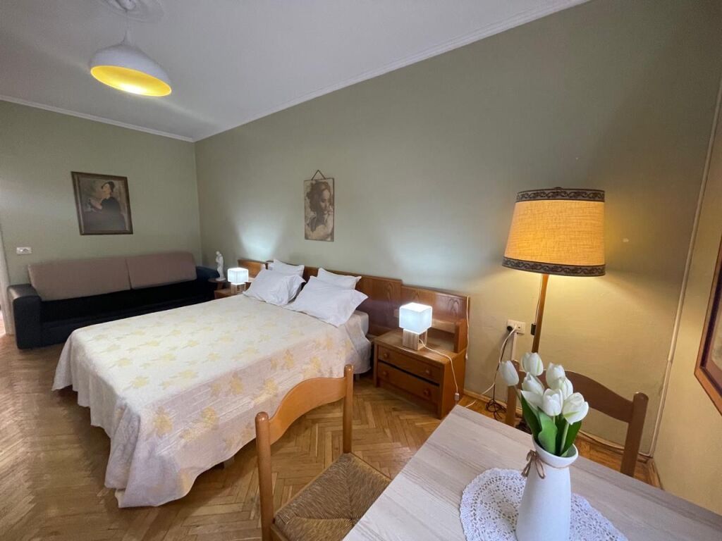 Apartament 1+1 me qira ne Qender te Tiranes!