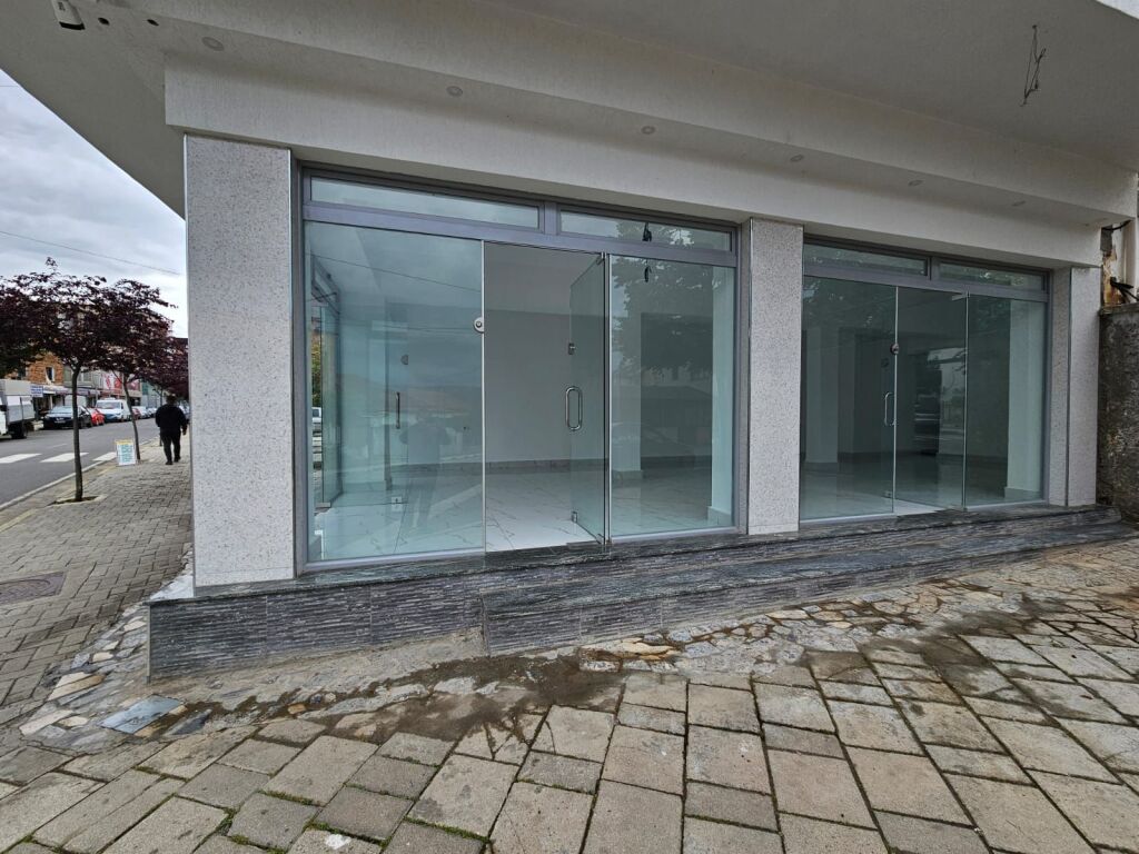 Locale commerciale in affitto Burrel