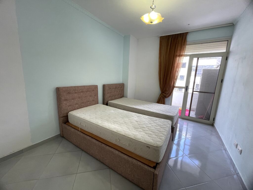 Jepet me qera, Apartament 2+1 + Depo, Tek Kazazi – Durrës.