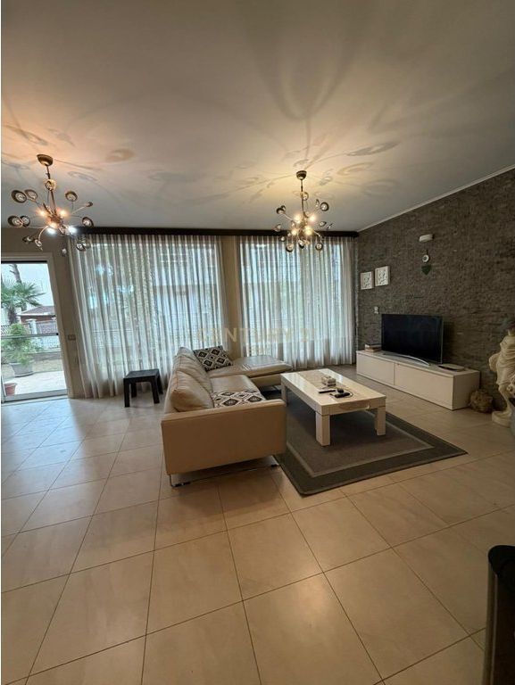 Villa in Vendita a Qerret !