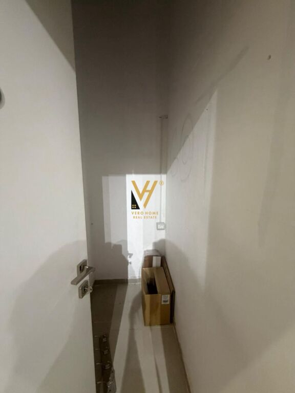 JEPET AMBIENT BIZNESI 50 M2 ME QERA TE KIKA 2, KOMUNA PARISIT 50.000 LEKE