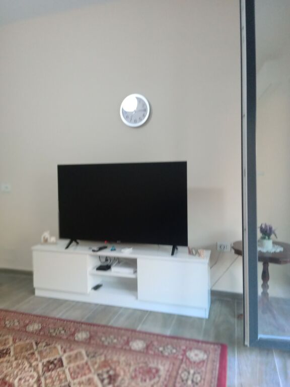 🏡 IN AFFITTO – APPARTAMENTO 1+1 | LUNGOMARE, VLORË 🌊