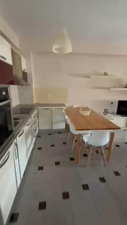 Apartameng 2+1 per qera tek unaza e re !
