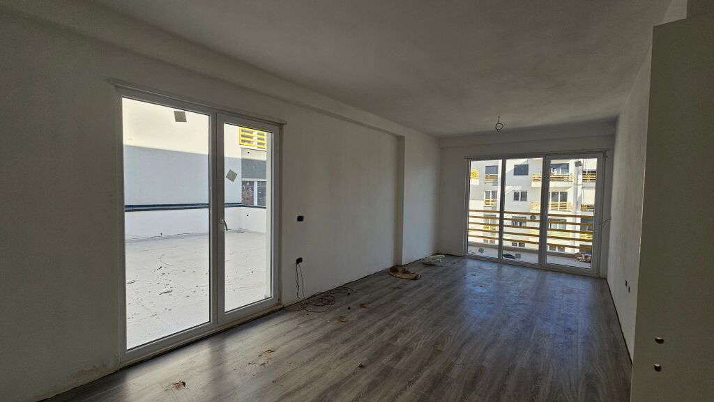 Full floor for rent - 4 apartments + parking – Laprakë
