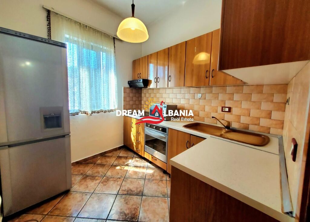 Si affitta il secondo piano di una villa in via Durres vicino all'Hotel Colosseo (ID 4251451)