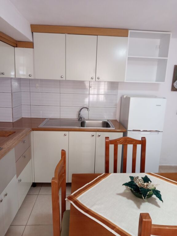 APPARTAMENTO 1+1. 27000 LEKE. VIA 5 MAJI