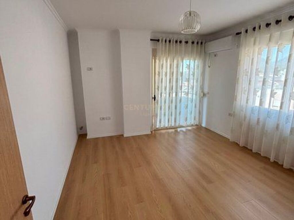 Apartament 2+1 Për Shitje në Fresku, Tiranë