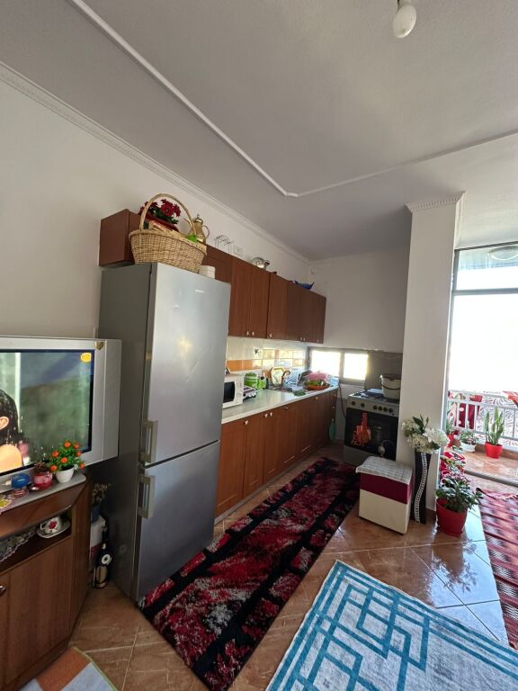 Shitet apartament 1+1 me dokumenta