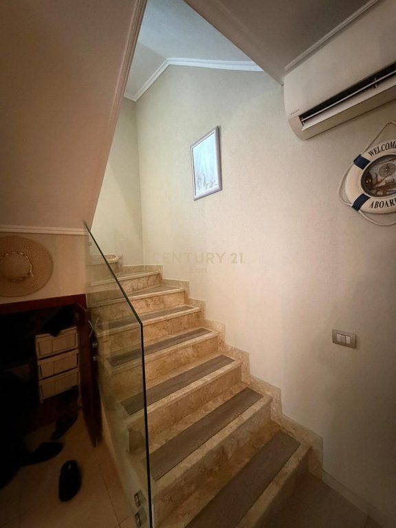 Villa in Vendita a Qerret !