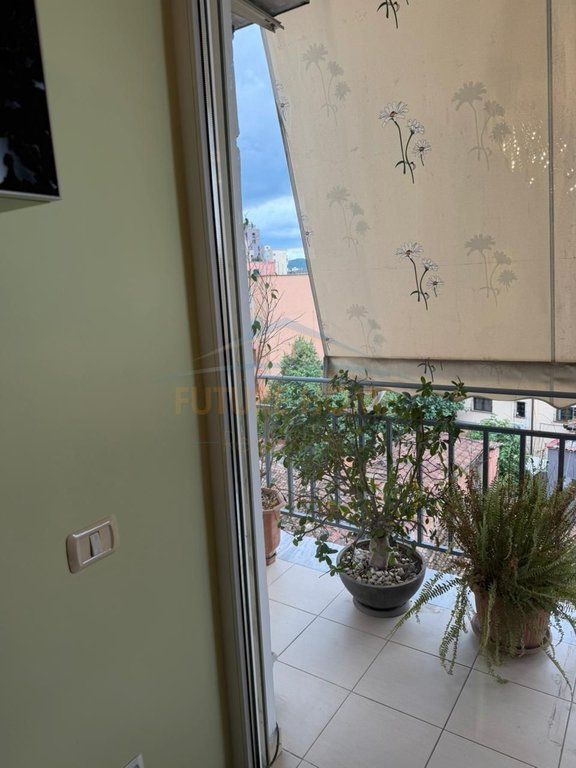 Shitet, Apartament 2+1+Depo, Rruga e Barrikadave, Tiranë