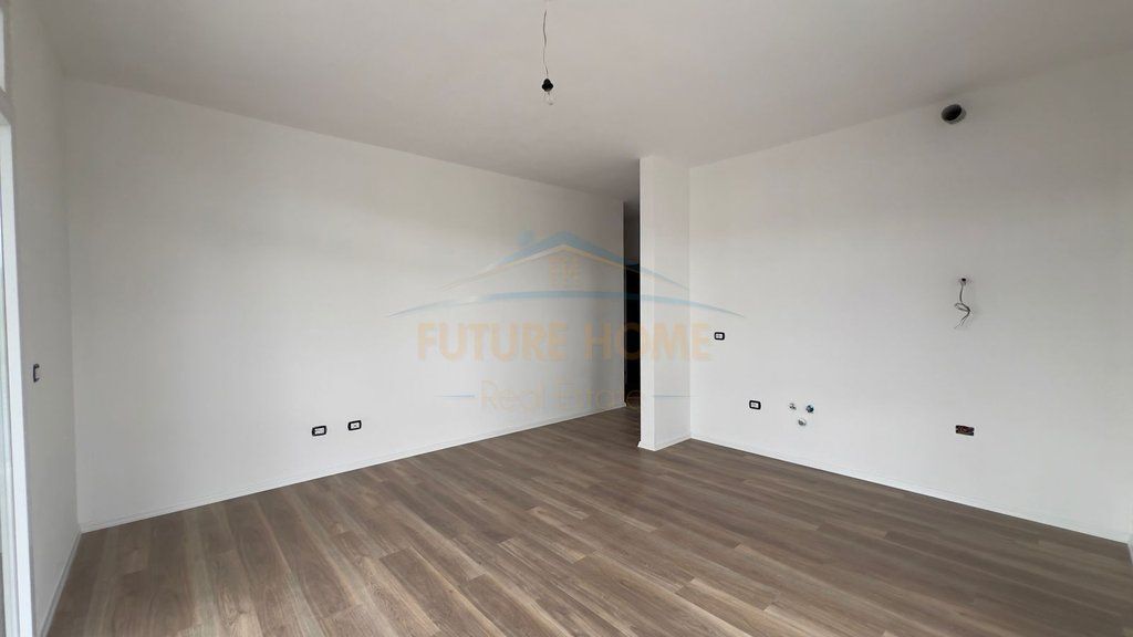 Shitet, Apartament 2+1, Sauk.