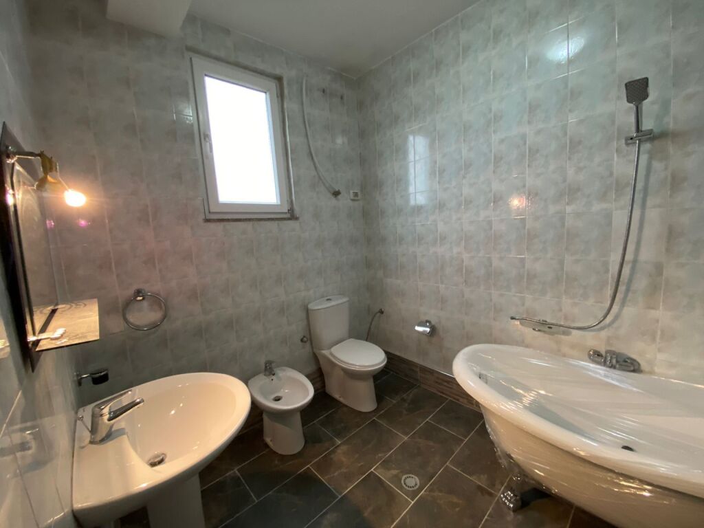 Villa for sale 4 floors with yard and veranda in Sauk
