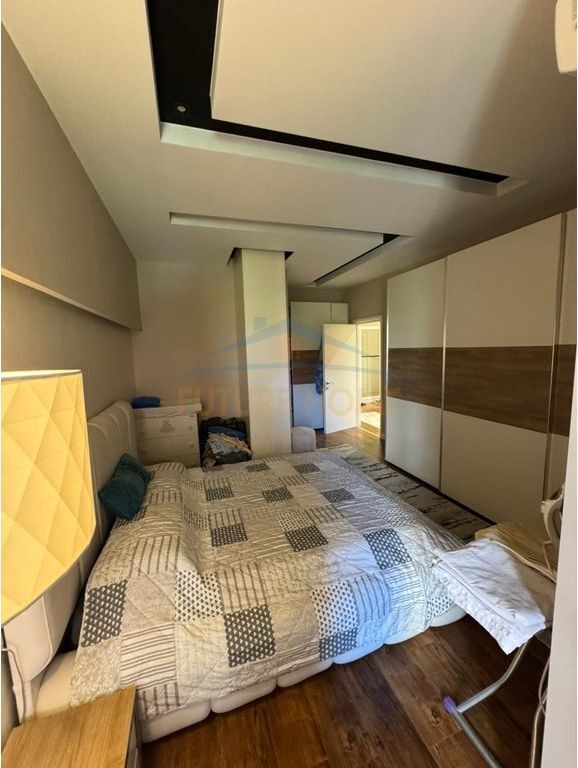 Shitet, Apartament 2+1, Unaza e Re