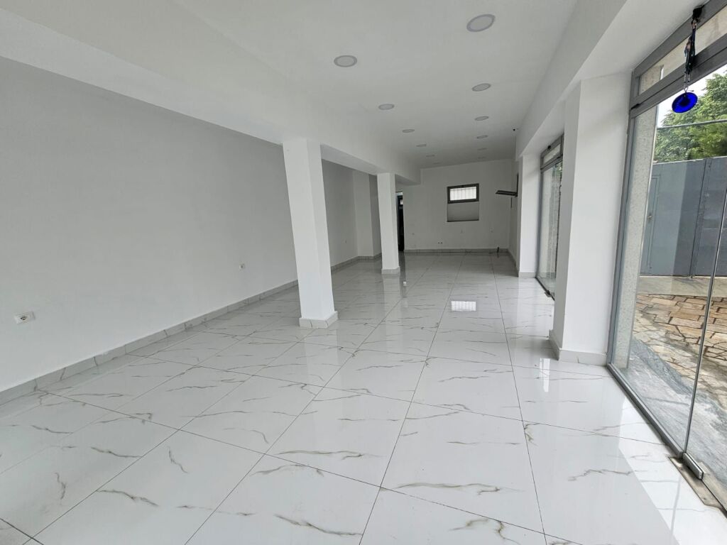 Locale commerciale in affitto Burrel