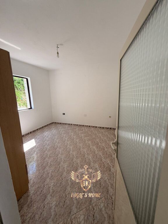 Villa in Affitto • 2 Piani, 3+1 con Cucina separata e garage al piano terra 📍Quartiere Nuovo, Scuola Hajdar Dushi  500€ ✅