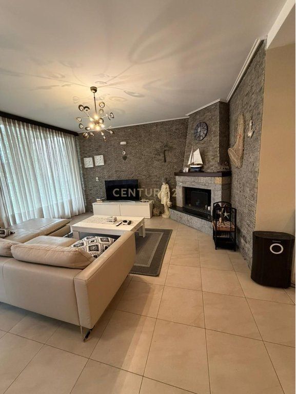 Villa in Vendita a Qerret !