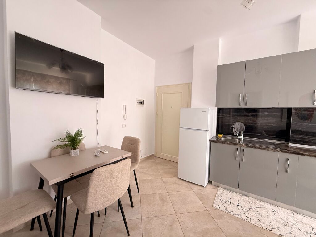 Affitto a lungo termine appartamento 1+1 sulla spiaggia Iliria