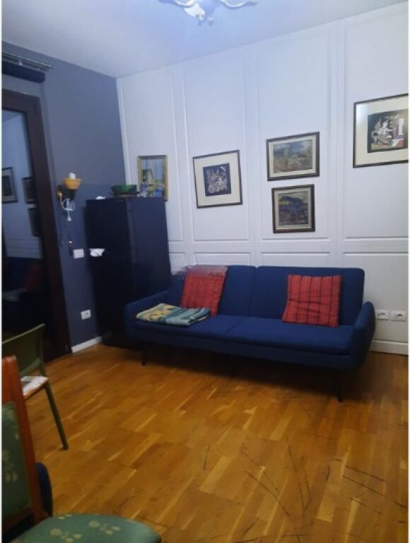 🏡 Appartamento 1+1 in Affitto – VIA DELLE BARRICATE – CENTRO, TIRANA! 700 €/Mese