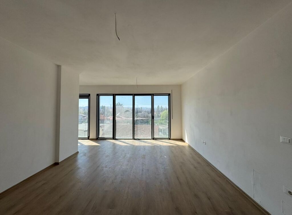 Apartament 2+1+2 per shitje, Don Bosko.