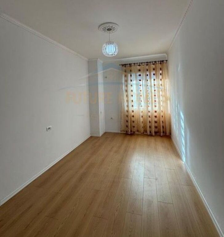 Shitet, Apartament 2+1, Fresku, Tirana.