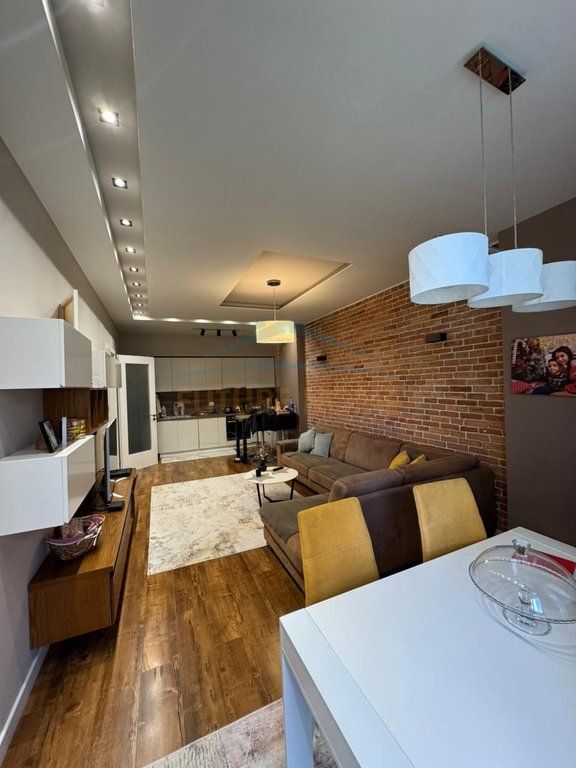 Shitet, Apartament 2+1, Unaza e Re