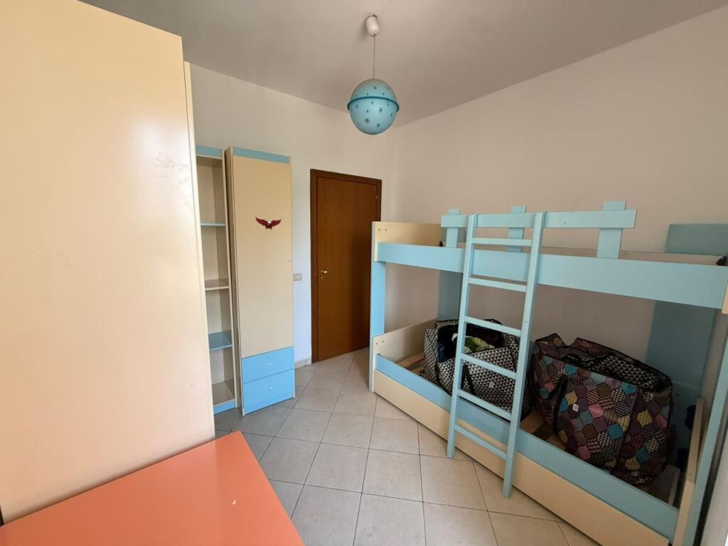VENDESI APPARTAMENTO 2+1+2 BAGNI SPIAGGIA FERROVIA