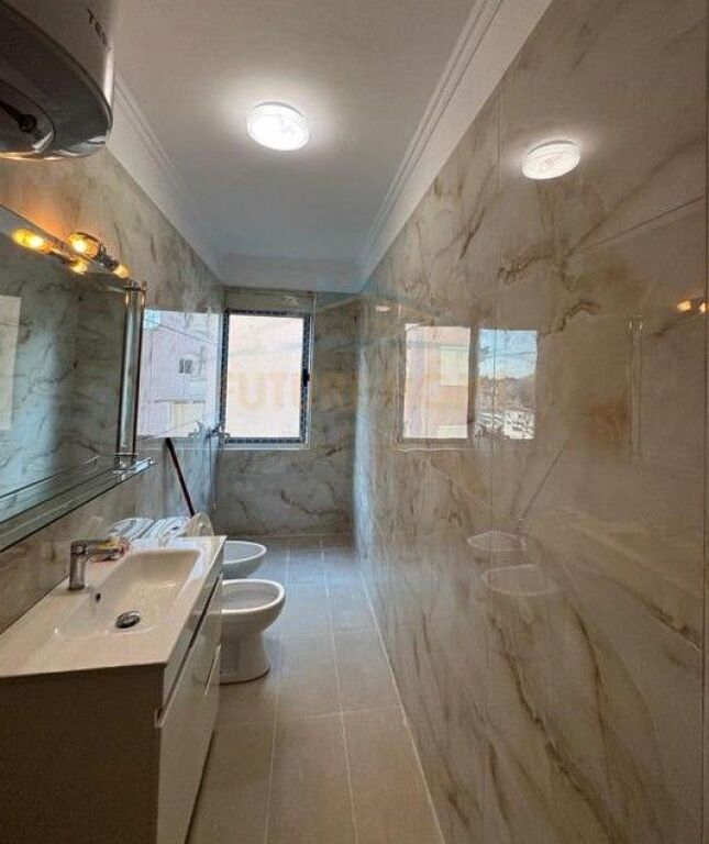 Shitet, Apartament 2+1, Fresku, Tirana.