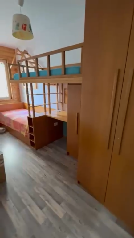 Apartameng 2+1 per qera tek unaza e re !