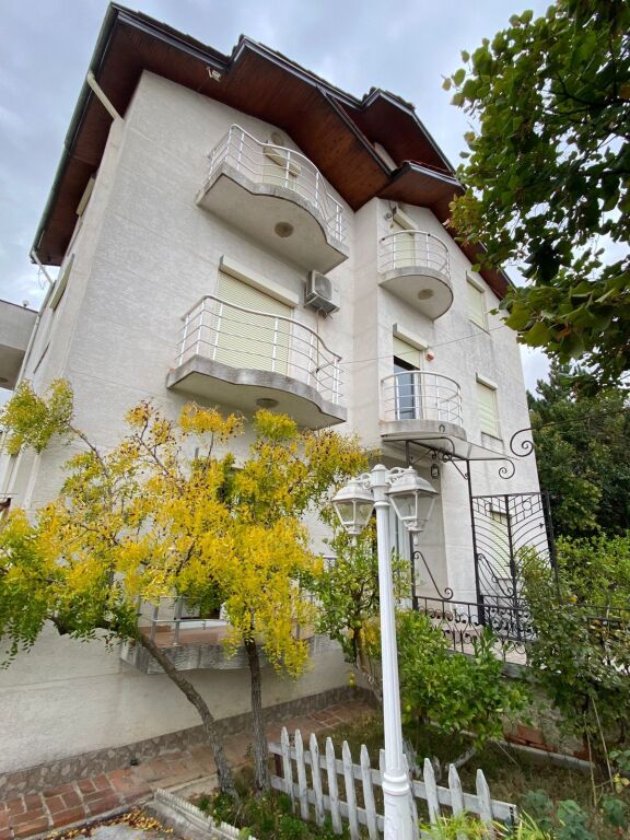 Villa for sale 4 floors with yard and veranda in Sauk