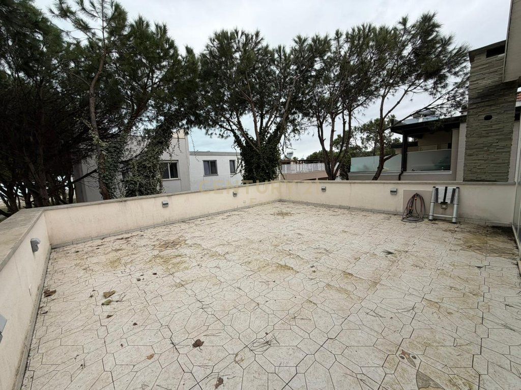 Villa in Vendita a Qerret !