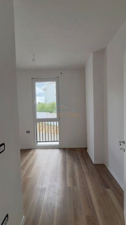 Shitet, Apartament 2+1, Sauk.