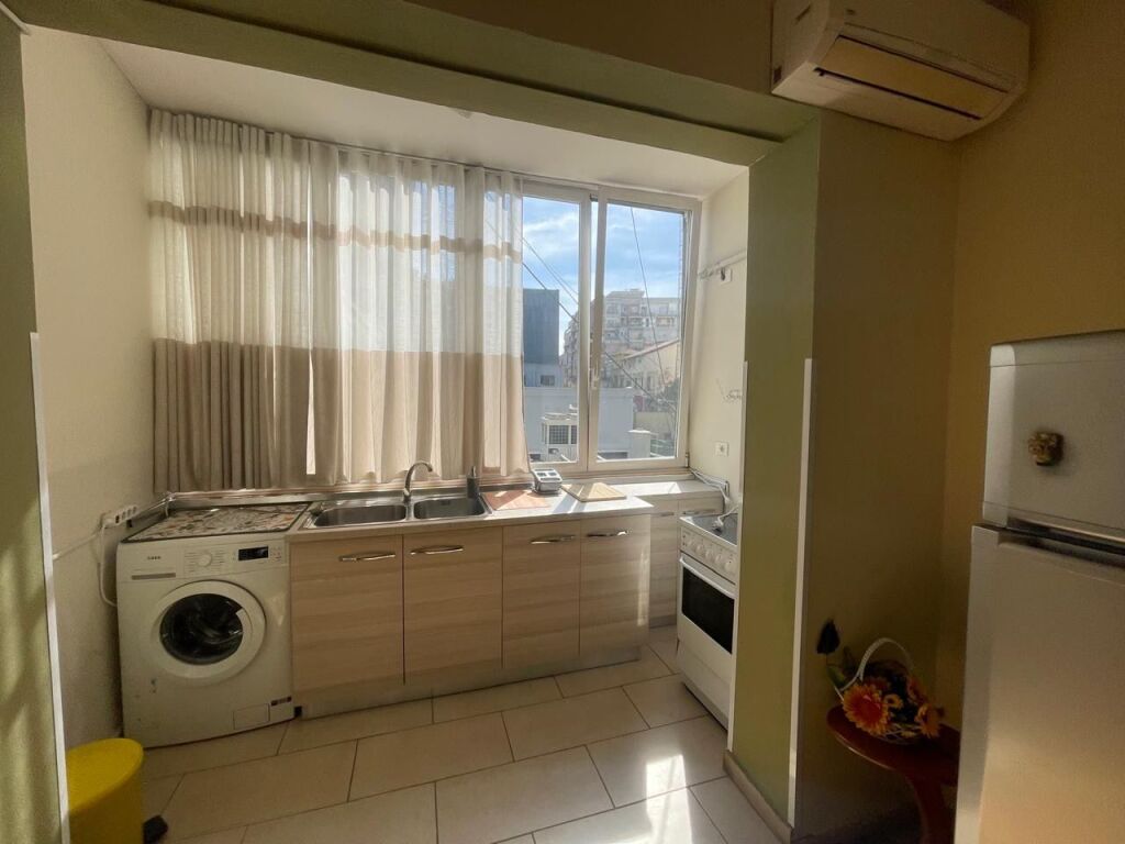 Apartament 1+1 me qira ne Qender te Tiranes!
