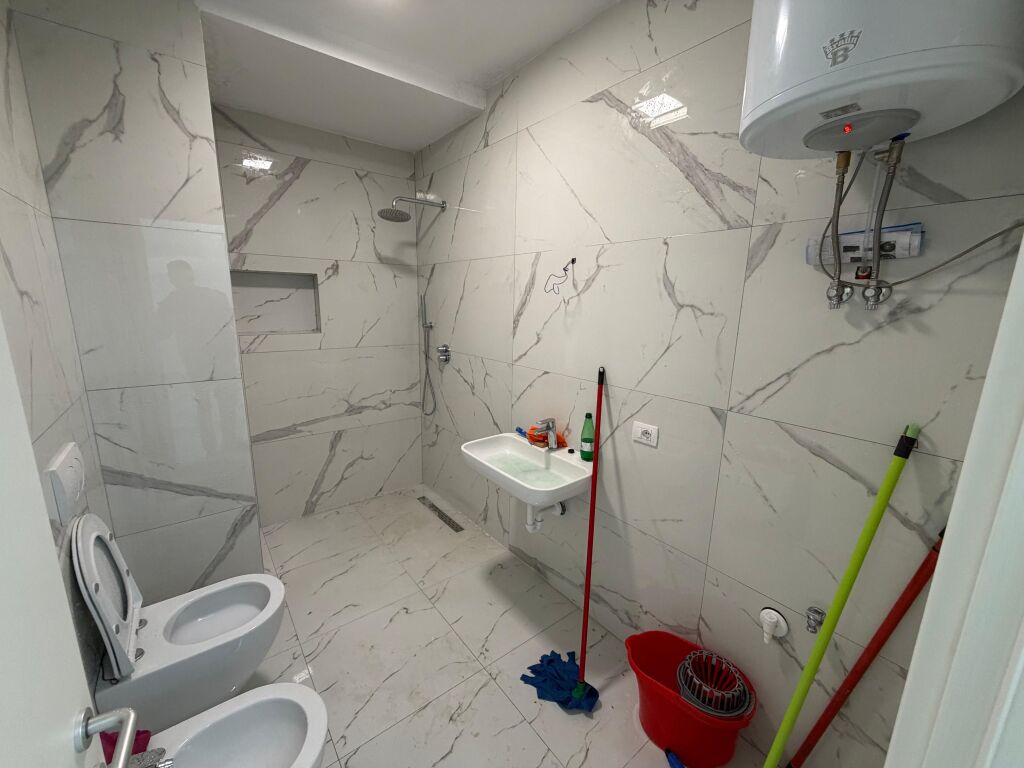🏡✨ IN AFFITTO Appartamento 1+1 📍 Vicino all'Università “Bedër”, in via “Jordan Misja”