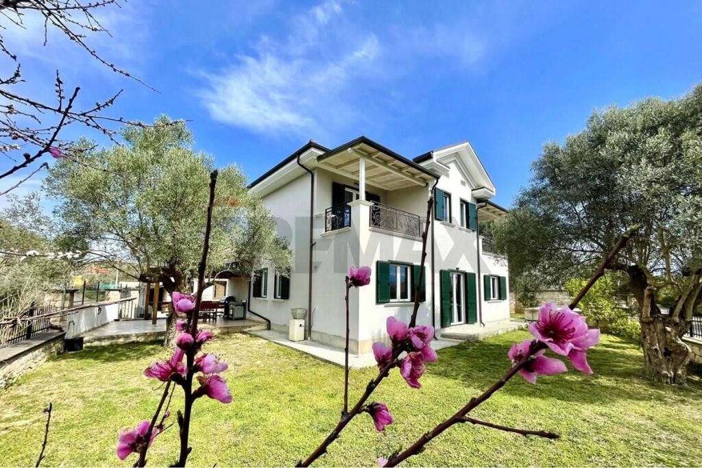 Villa - In Vendita - Mullet, Tirana(ID: 530181096-229)