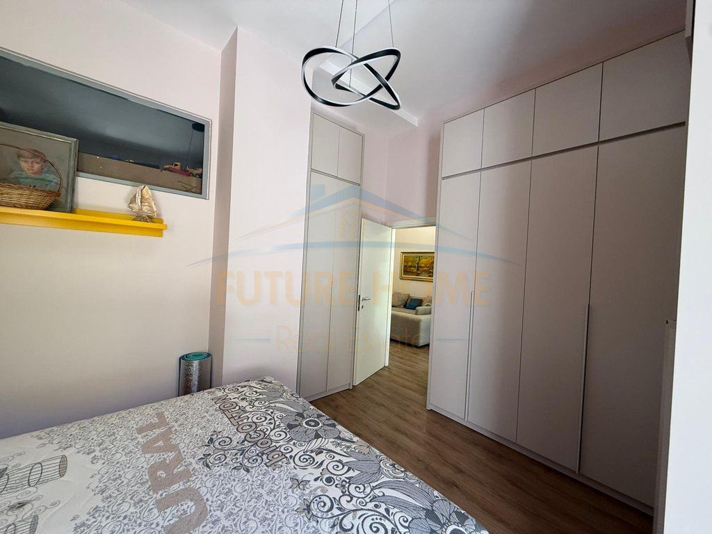 Shitet, Apartament 3+1+2, Fresk, Tiranë