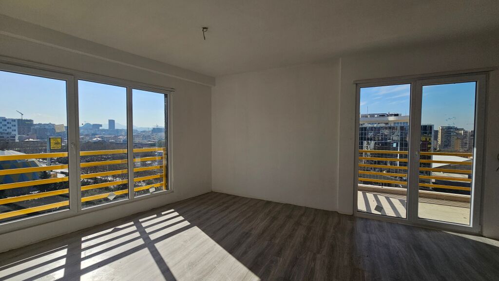 Full floor for rent - 4 apartments + parking – Laprakë